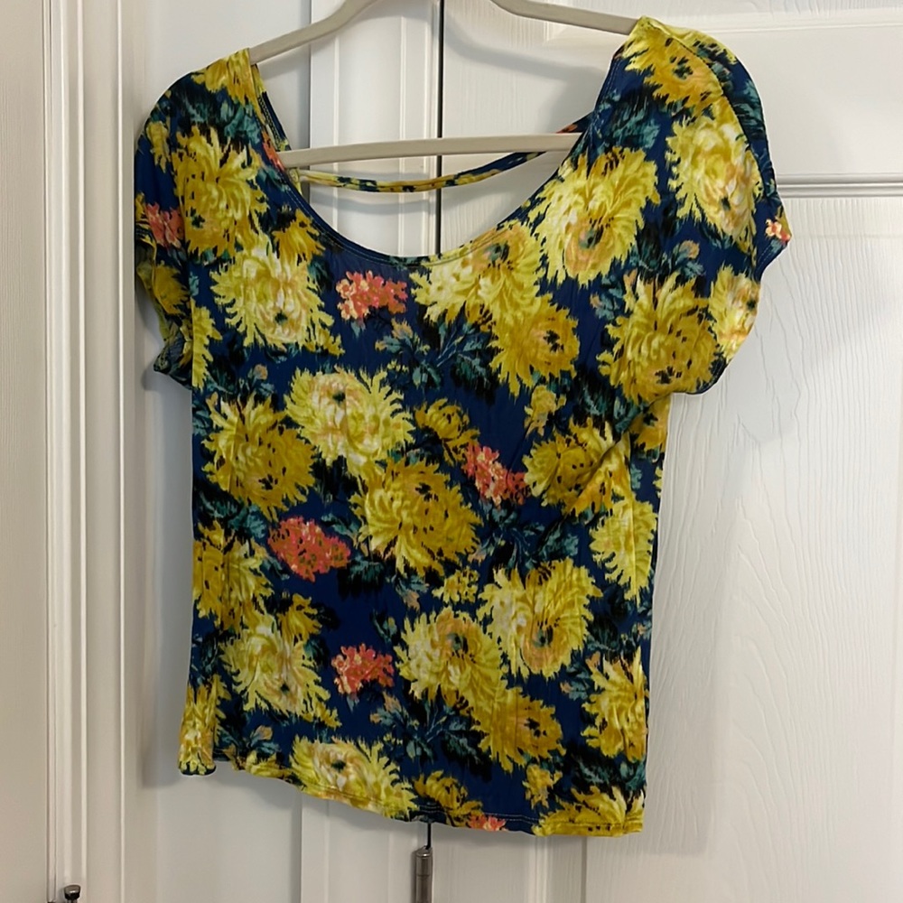 Floral t shirt (backless with tie at the back)